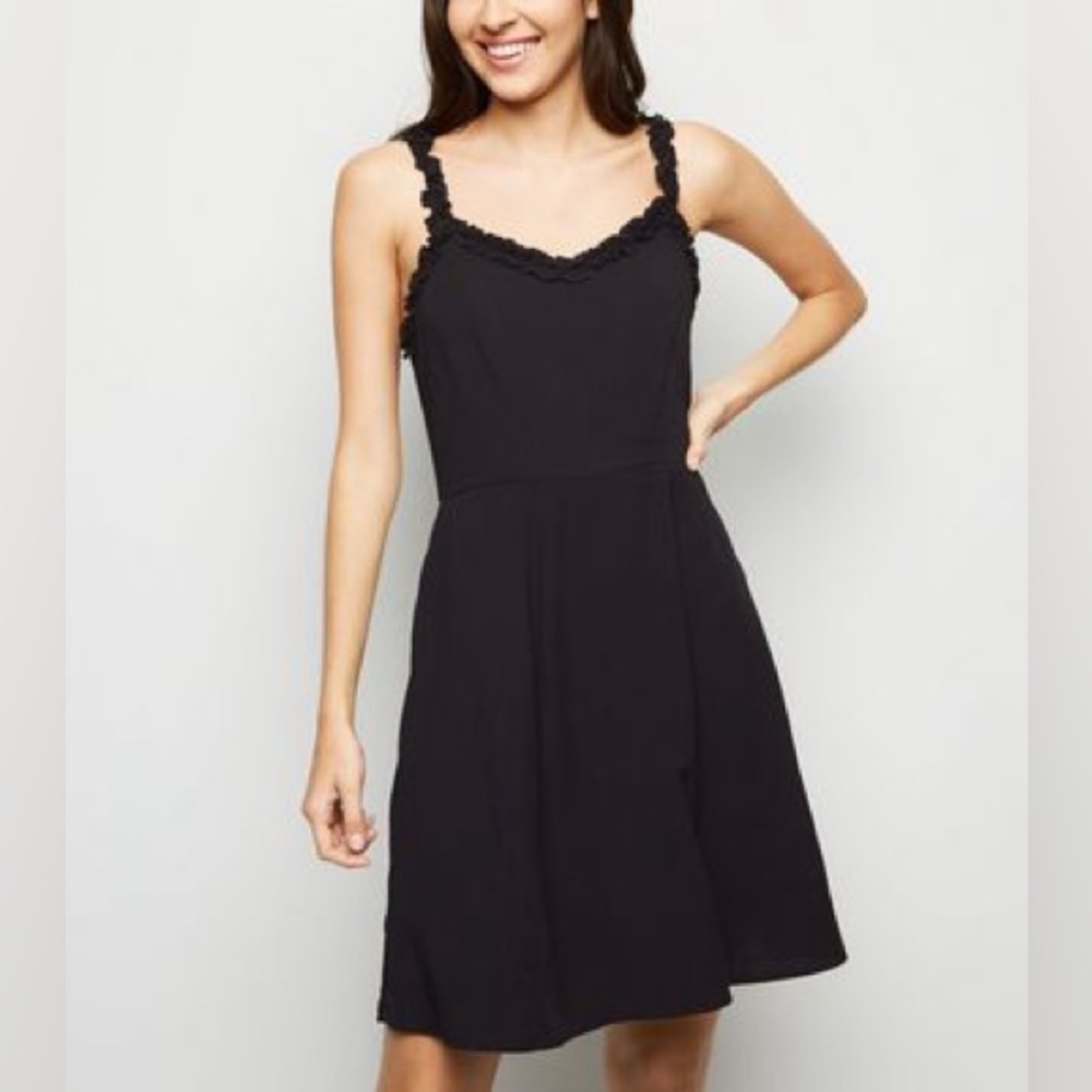 🦋 New Look Black Ruffle Straps Sleeveless Smock Back Relaxed Fit Mini Dress 🖤